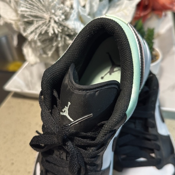 Nike men's Air Jordan shoes - Picture 6 of 7